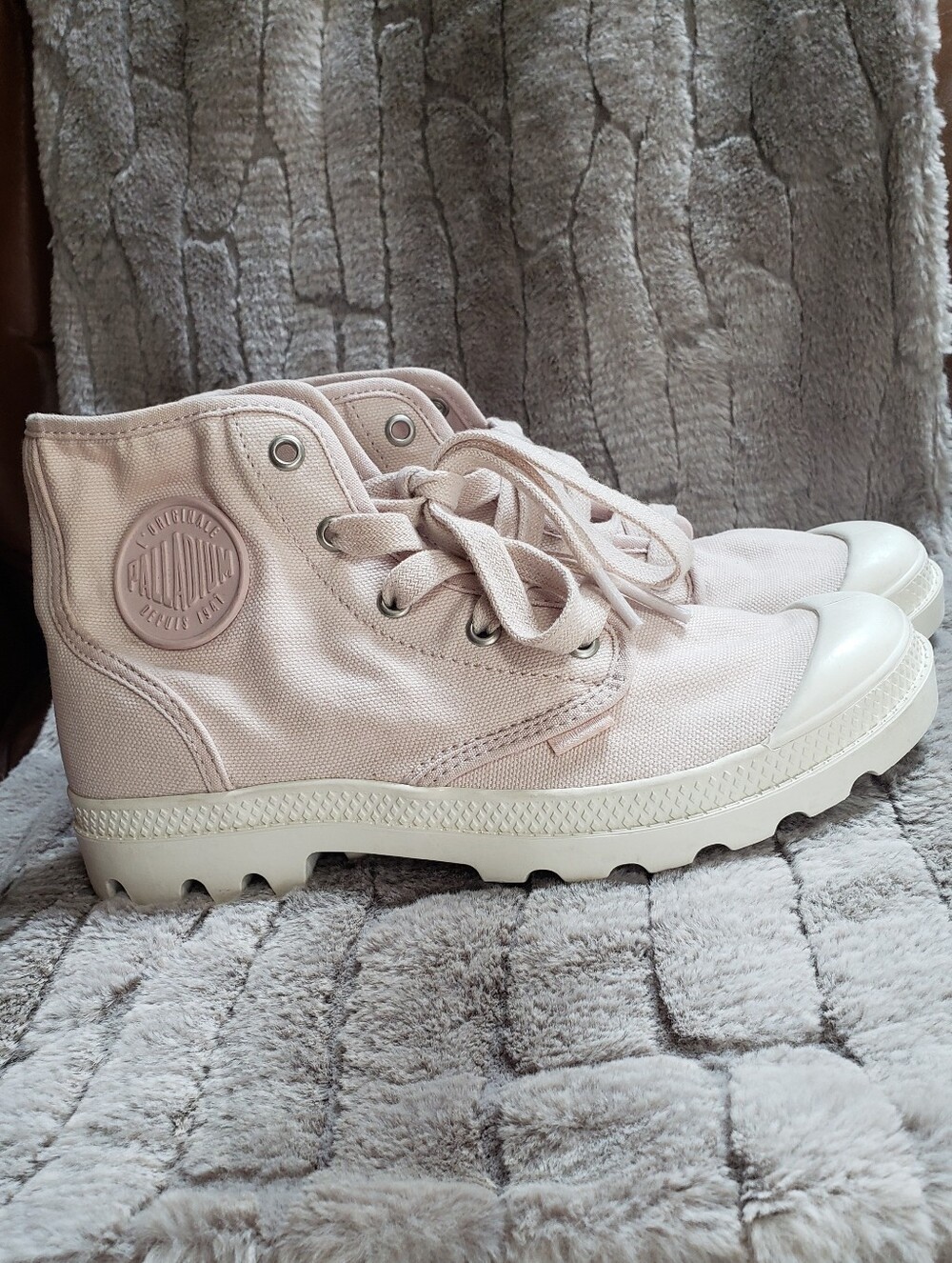 Palladium Womans Sz 7.5 Blush Pink Canvas High-Top Sneakers